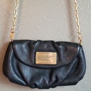 Classic Q Karlie crossbody flap bag w/ gold chain